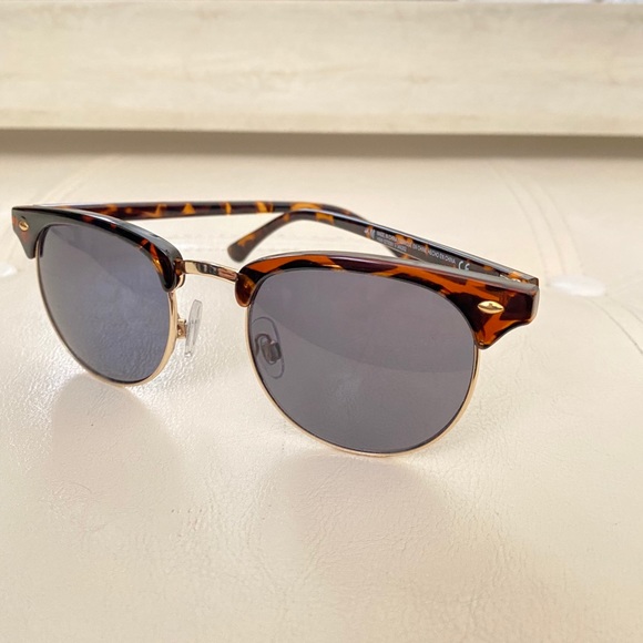 H&M sunglasses- black and tortoise 🕶 - Picture 2 of 6